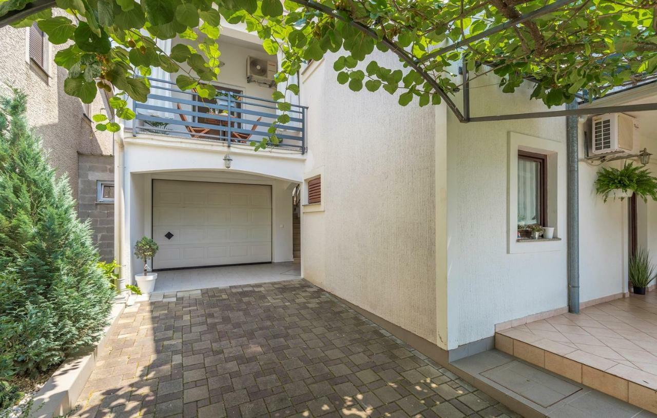Apartment Green With Balcony Nova Vas  ภายนอก รูปภาพ