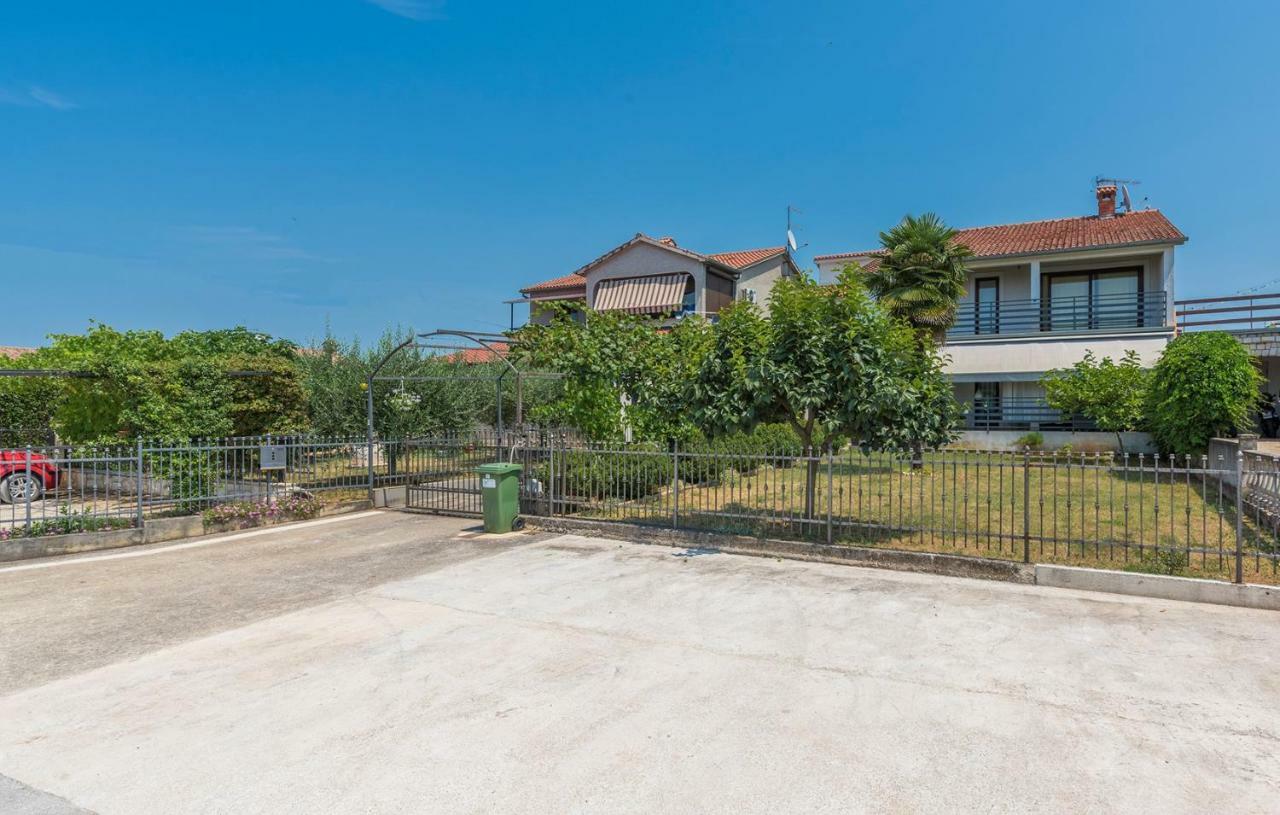 Apartment Green With Balcony Nova Vas  ภายนอก รูปภาพ