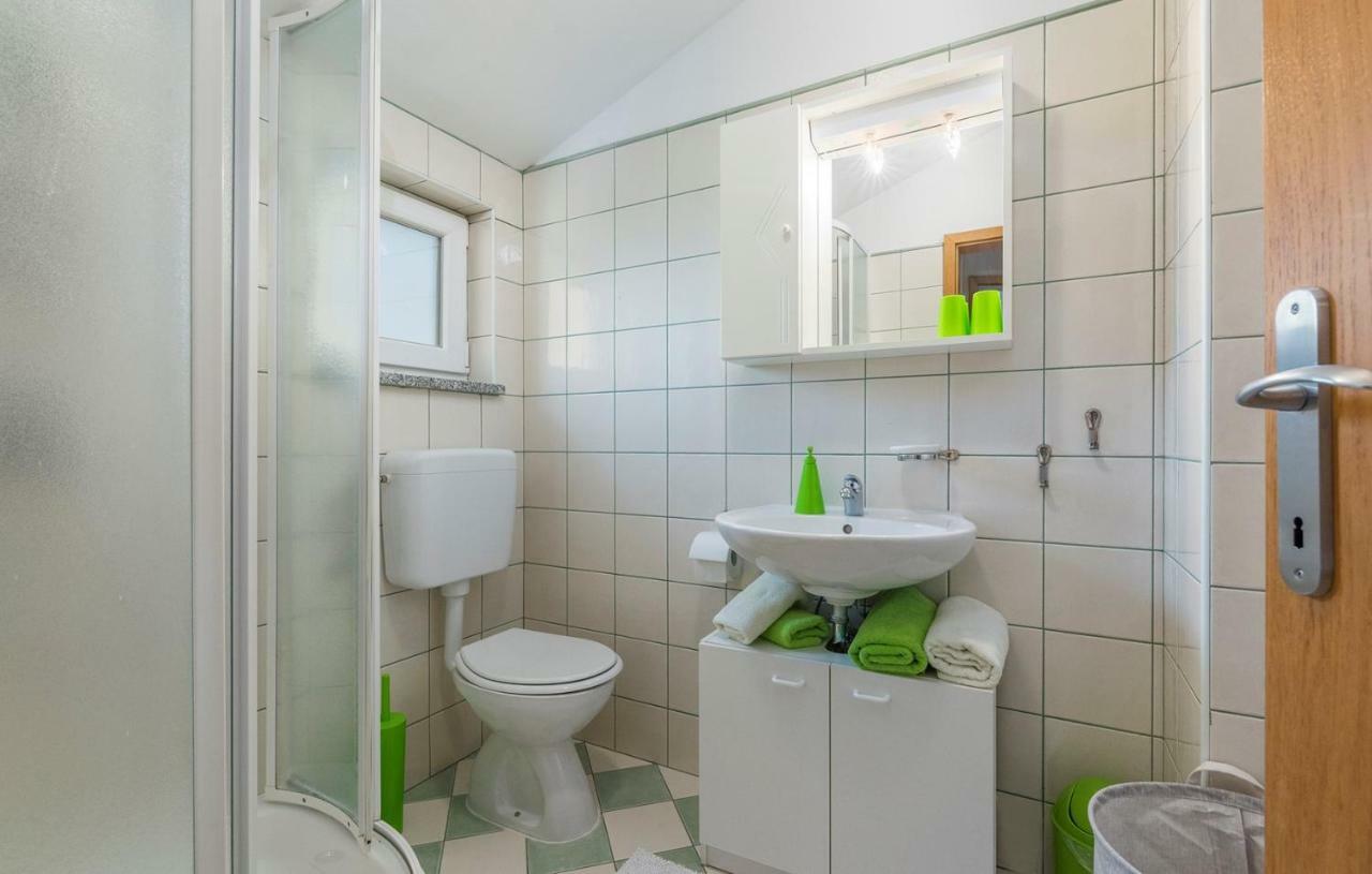 Apartment Green With Balcony Nova Vas  ภายนอก รูปภาพ