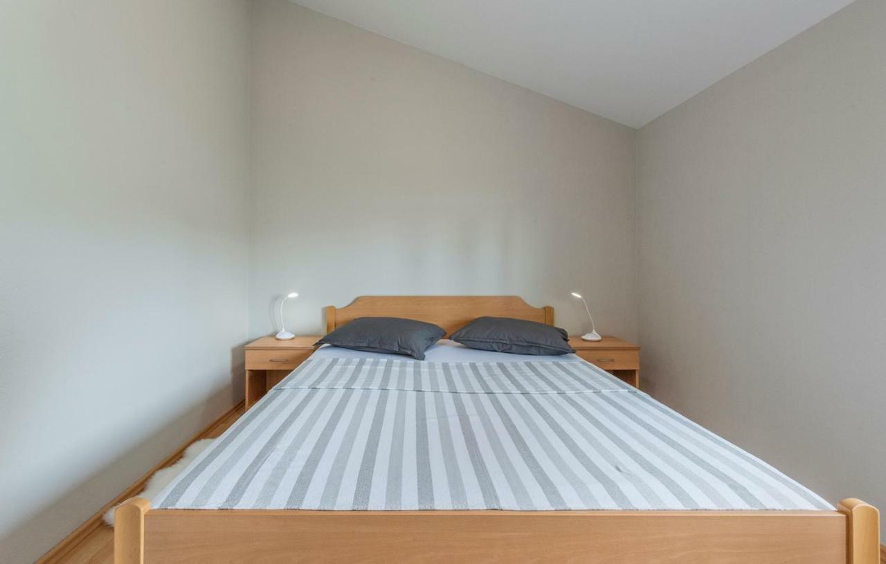 Apartment Green With Balcony Nova Vas  ภายนอก รูปภาพ