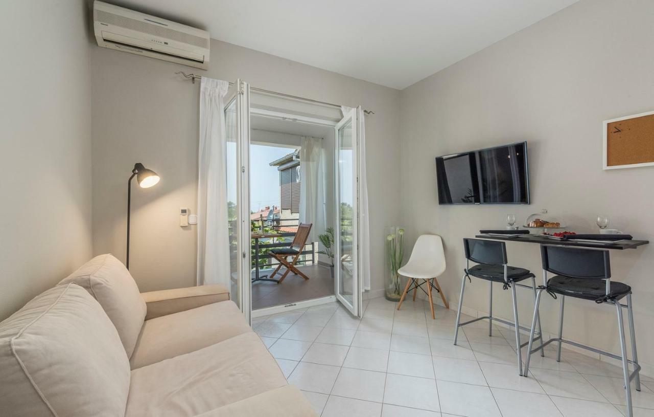 Apartment Green With Balcony Nova Vas  ภายนอก รูปภาพ