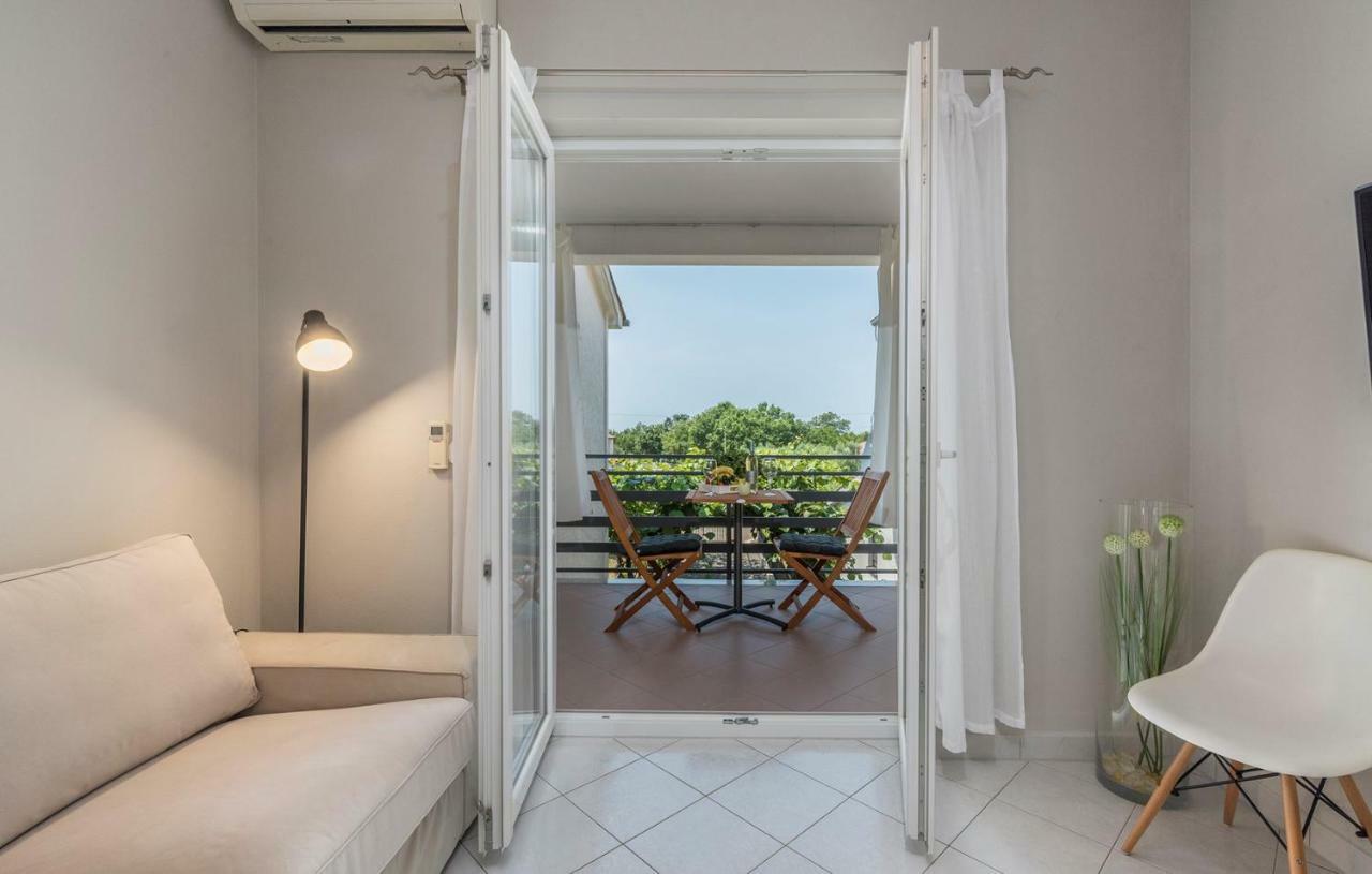 Apartment Green With Balcony Nova Vas  ภายนอก รูปภาพ