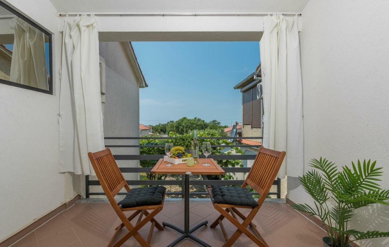 Apartment Green With Balcony Nova Vas  ภายนอก รูปภาพ